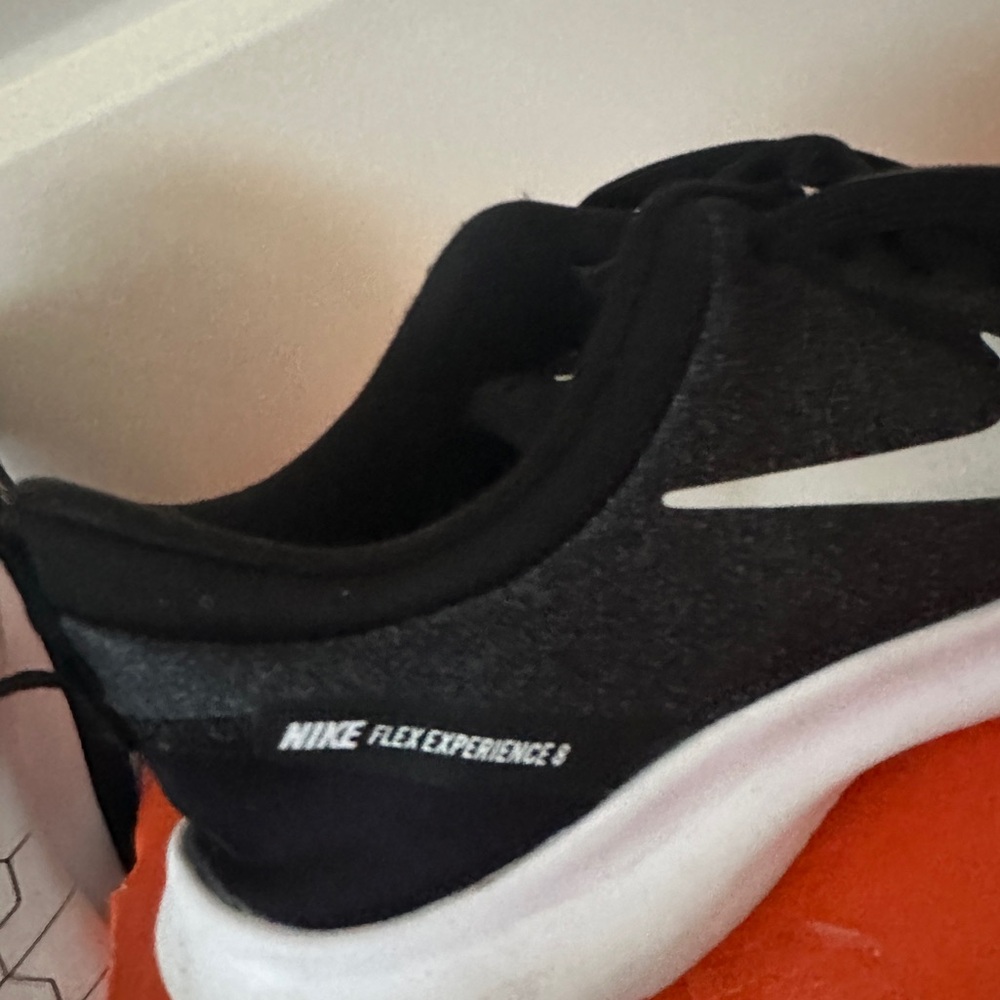 Nike Flex Experience 8 Size 6.5W - Picture 2 of 6